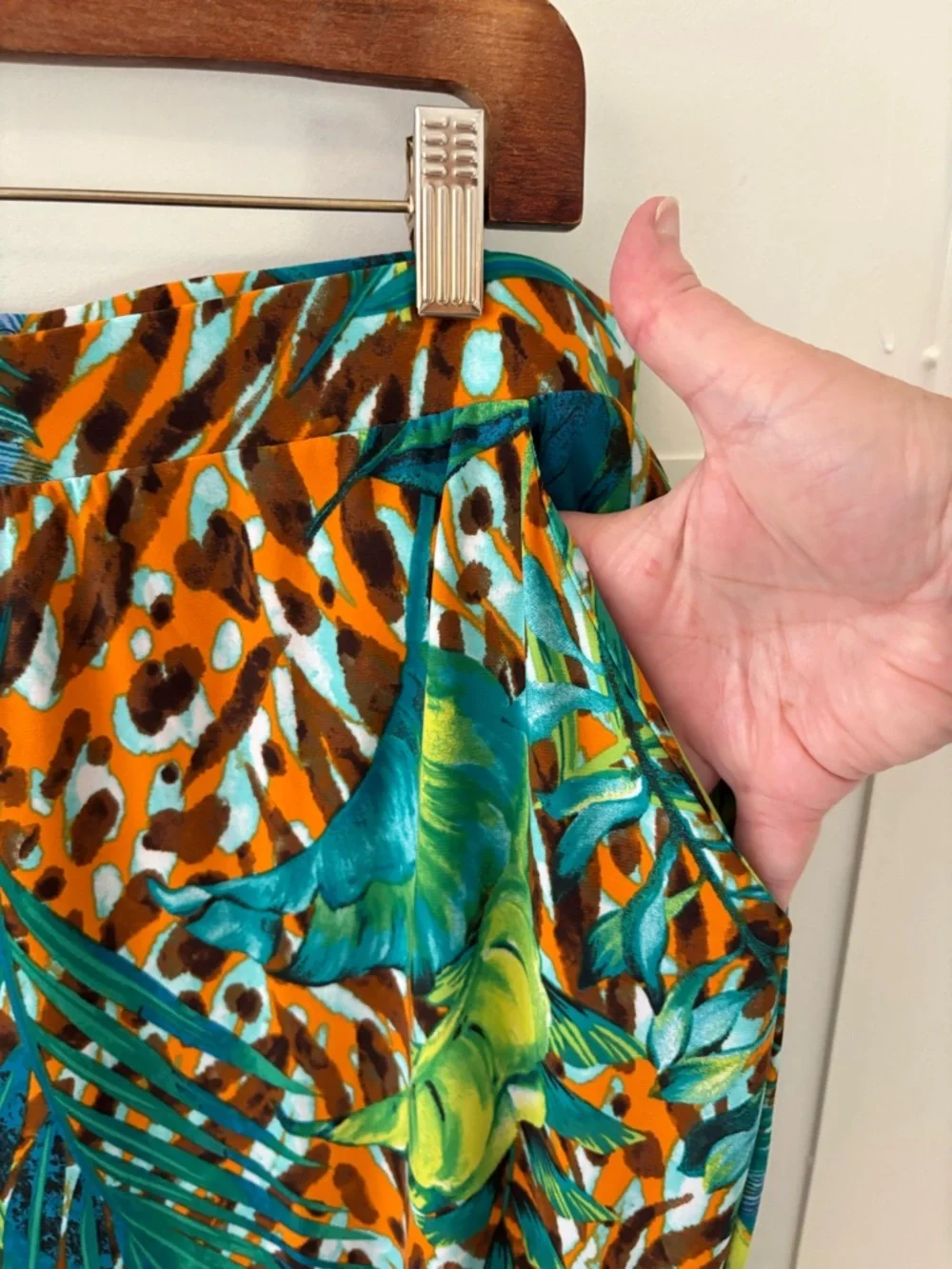 Attitudes by Renee Tropical Jersey Knit Two Piece Set. Size LP. - Picture 9 of 16